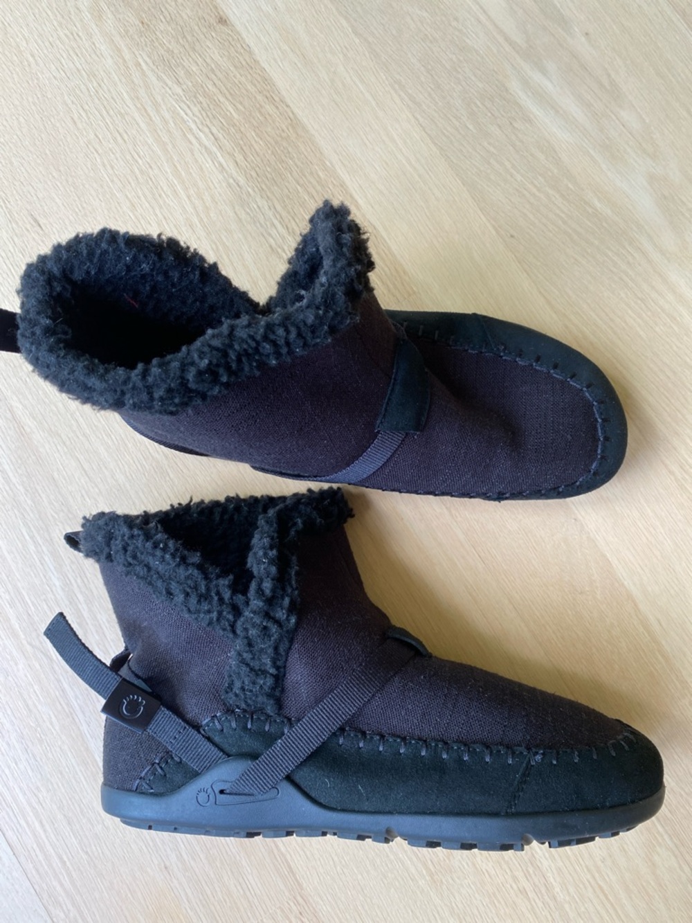 Women’s Size 8 Xero Ashland Boots Black Faux Fur Lined Ankle Height Pull On Shoe